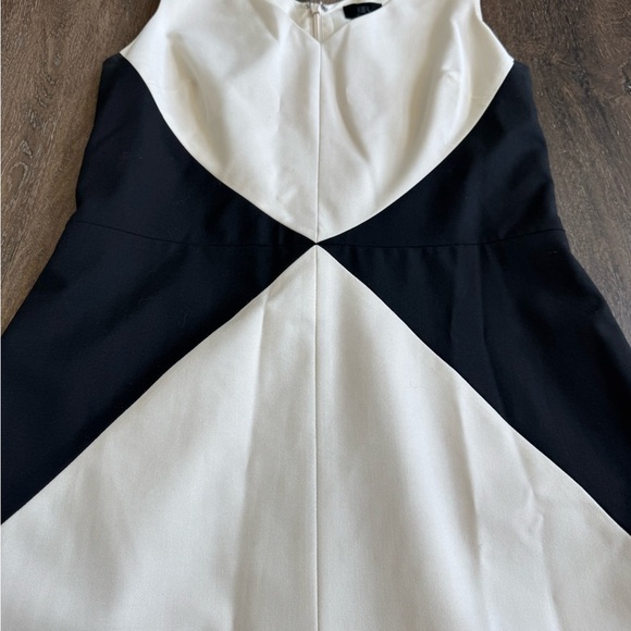 Banana Republic Sheath dress. Women’s size 8.  Black and white diamond design. - Picture 3 of 7